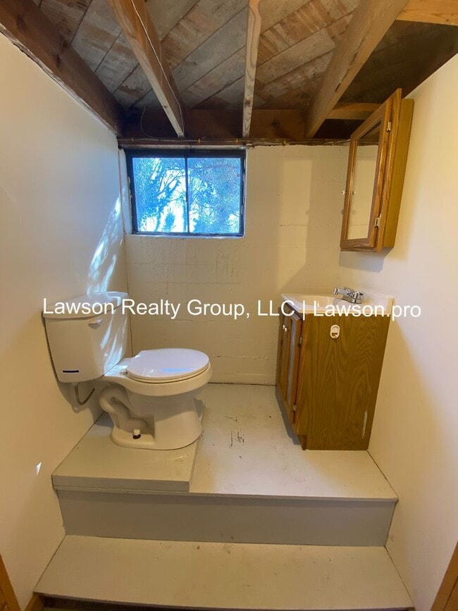 Building Photo - Cozy Raleigh Court Ranch with Partially Finished Basement