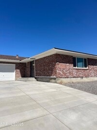 Building Photo - 685 Genoa Ave