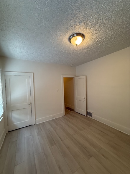 Building Photo - 613 Wildwood Ave