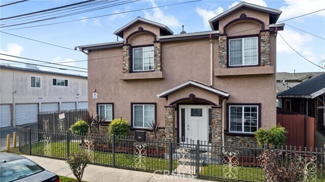 Building Photo - 435 Cerritos Ave