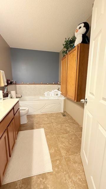 Building Photo - 10740 Town Square Dr NE