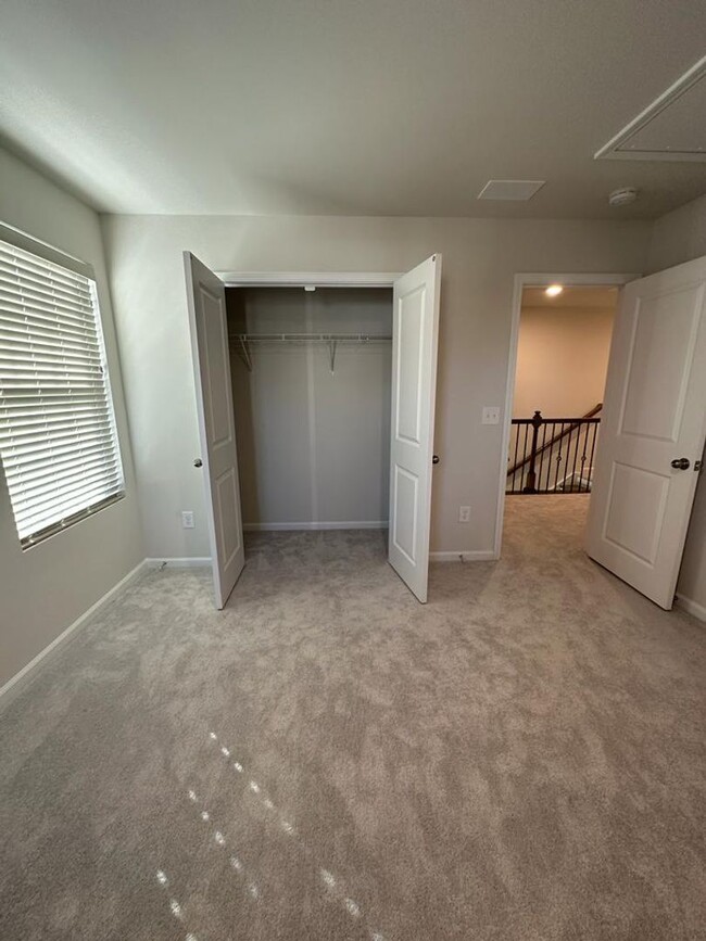 Building Photo - Brand New Large, 4BR End-Unit townhome in ...