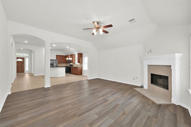 Building Photo - 10 Barker Ridge Ct