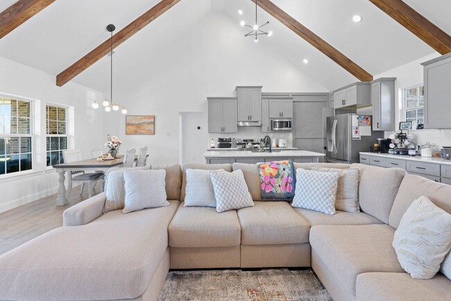 Building Photo - 1000 Stone Hill St