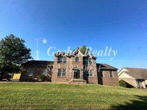 Building Photo - North Side 5 bedroom home!