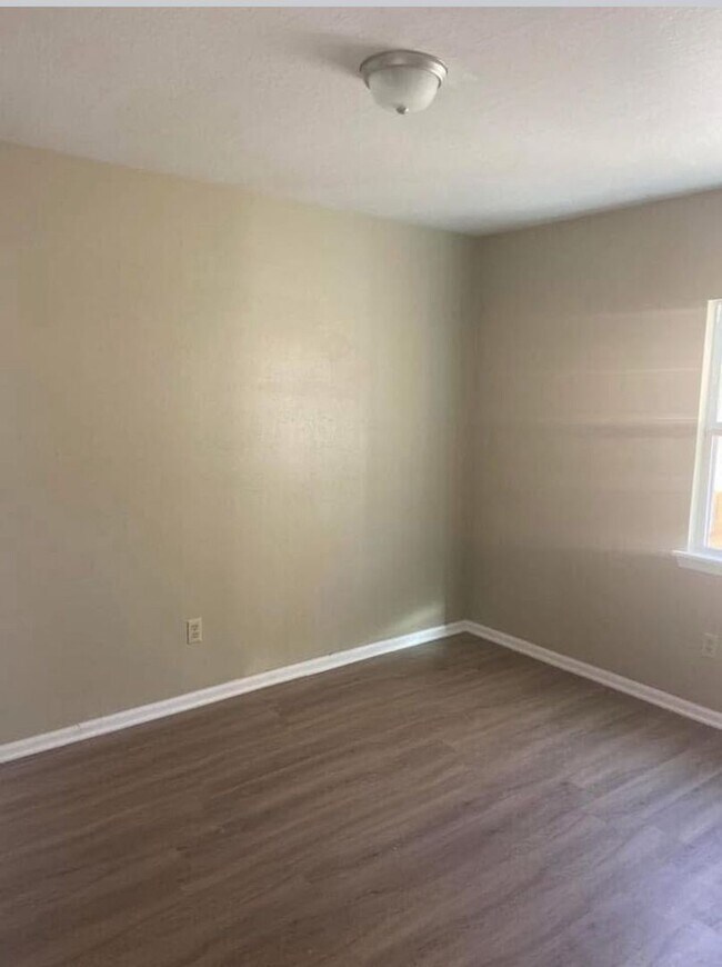 Building Photo - 3 Bed 1 Bath House for Rent
