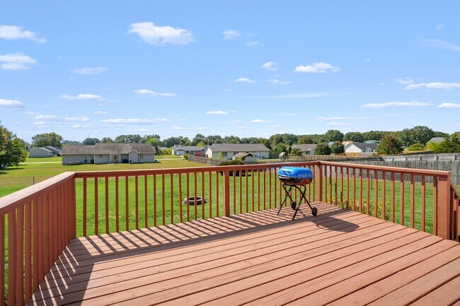 Building Photo - Four bedroom, 3 Bathroom with Bonus Room a...