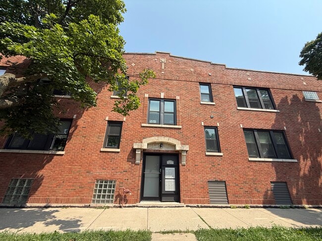 Building Photo - 2105-07 N Lawndale Ave
