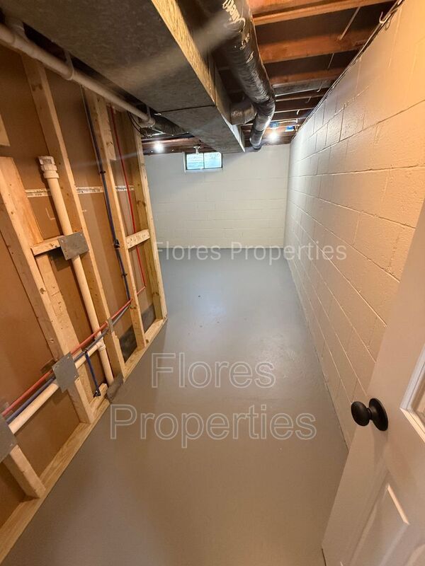 Building Photo - 1136 Pauline Ave