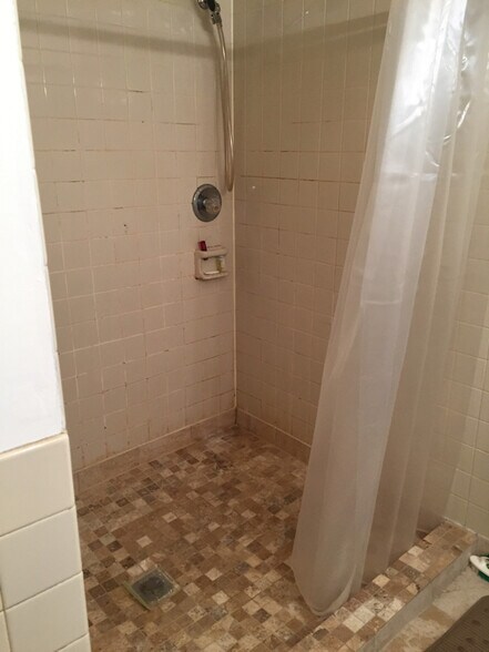 Building Photo - 113 Raylinsky Rd