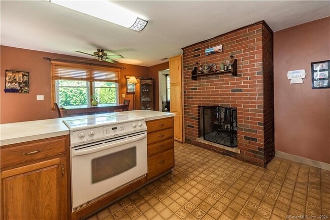 Building Photo - 70 Ivy Rd