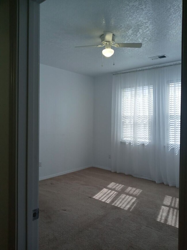 Building Photo - Easy Commute to Los Alamos or Santa Fe