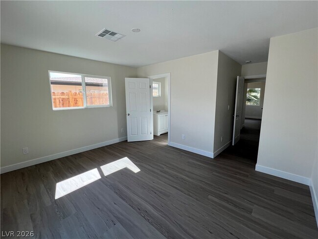 Building Photo - 3608 W Bonanza Rd