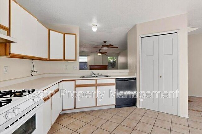 Building Photo - 3013 Taos Meadows Dr NE