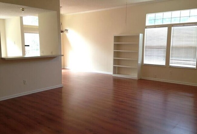 Building Photo - 316 Pin Oak Dr