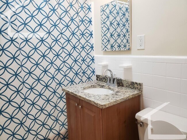 Building Photo - Renovated 2-Bed in Prime Coolidge Corner L...