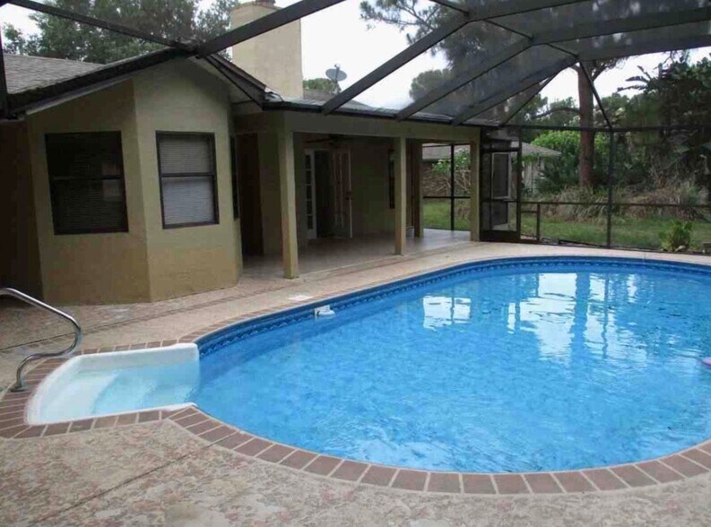 Building Photo - 2265 SW Edison Cir