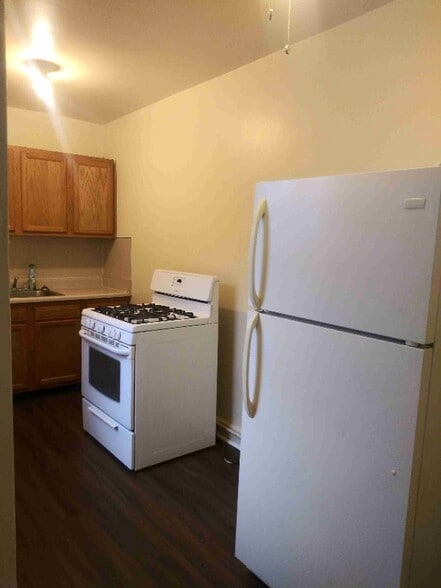 Building Photo - 808 N Main St