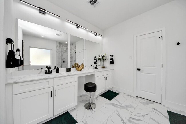 Building Photo - 3620 Du Bois St