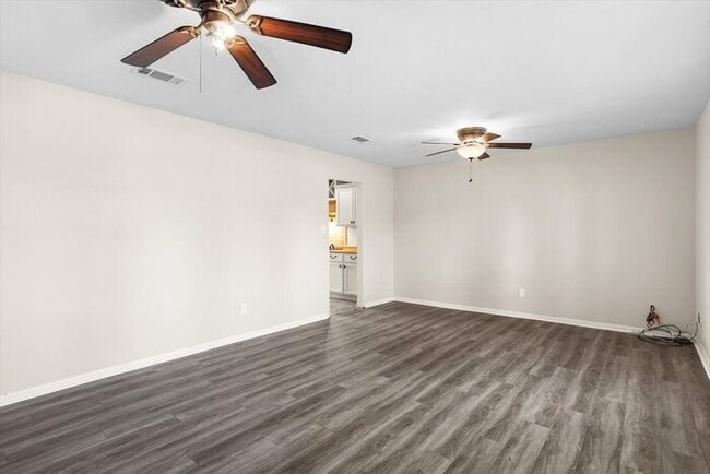 Building Photo - 2315 Robert Dr