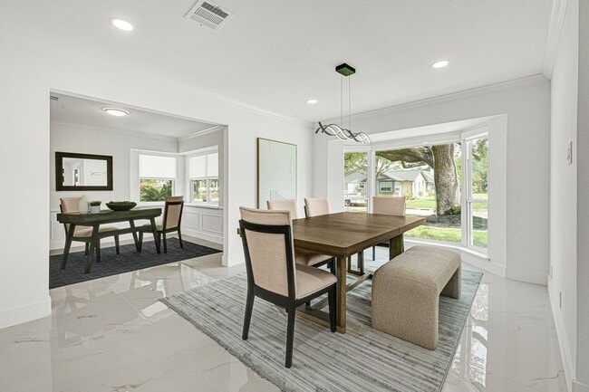 Building Photo - 2415 Moss Hill Dr