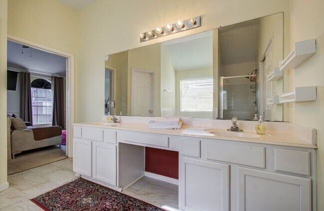 Building Photo - 3219 Leila Oaks Dr