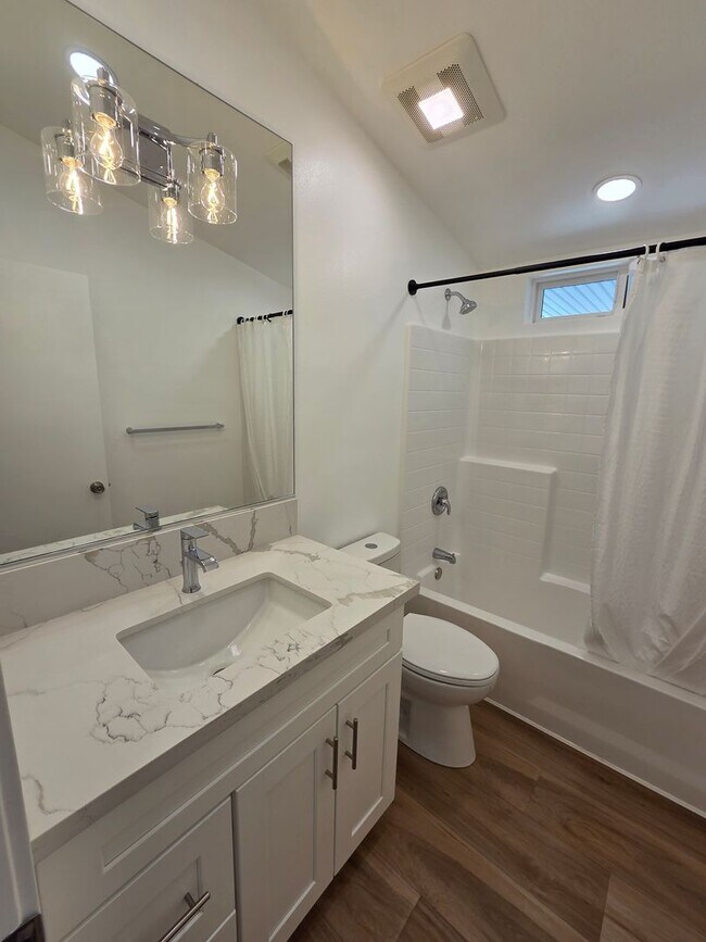 Building Photo - Beautifully remodeled 3 bed/2 bath Manufac...
