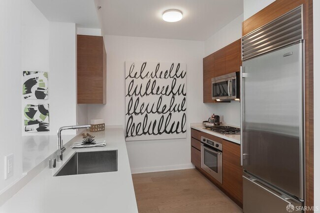 Building Photo - 425 1st St