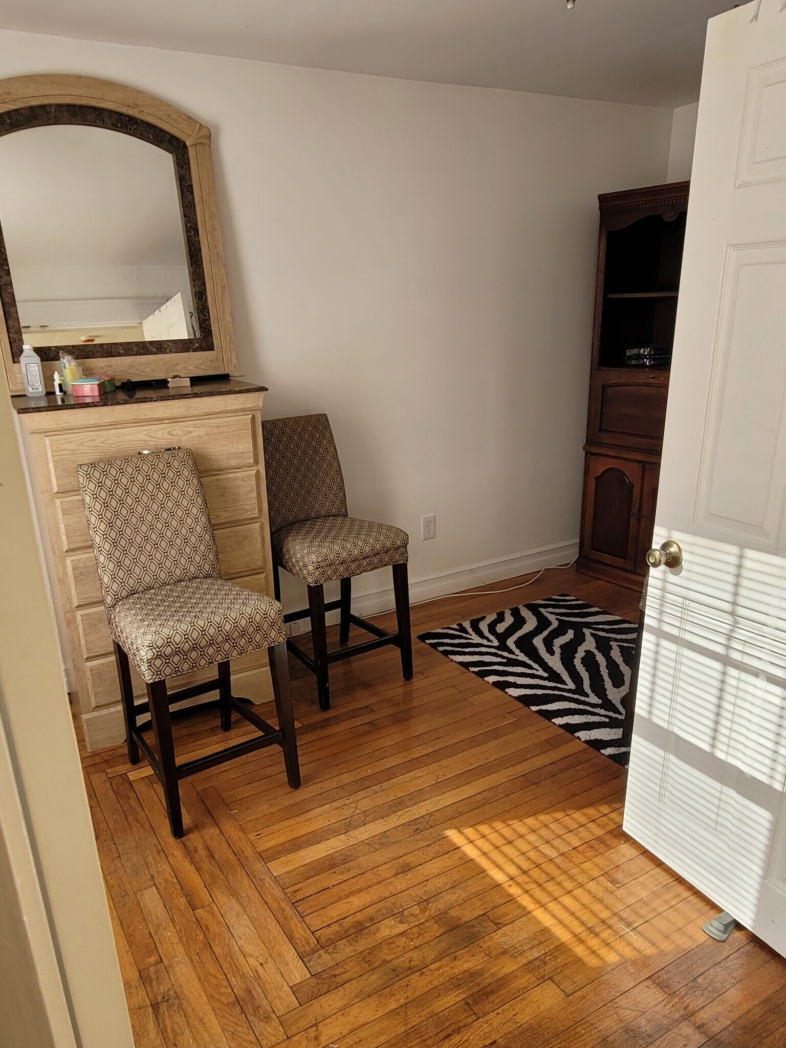 Building Photo - 94 Gill St