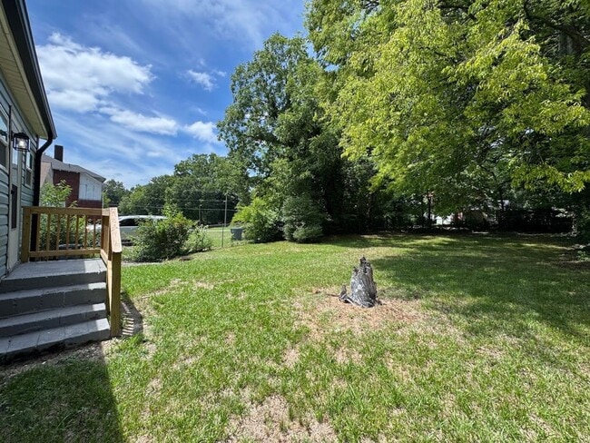 Building Photo - 3bed/1bath House $1395!