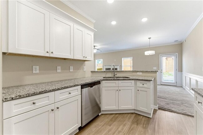 Building Photo - 231 Eva Wy