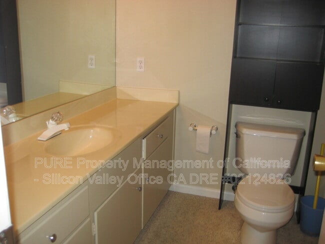 Building Photo - 734 Bantry Ct