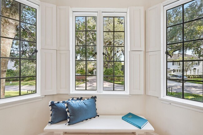 Building Photo - 3319 Pine St