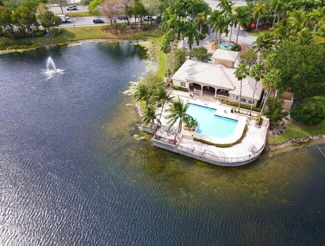 Building Photo - 1100 Crestwood Ct S