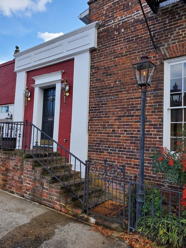 Building Photo - 8 N. Congress