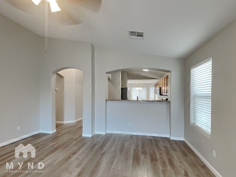 Building Photo - 2922 W Jasper Butte Dr