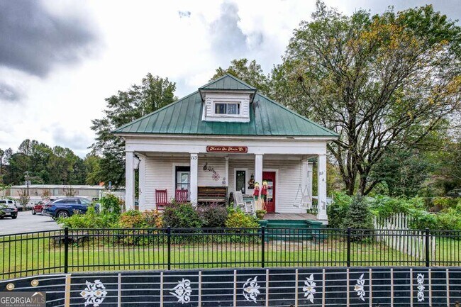 Building Photo - 144 1st Ave NW