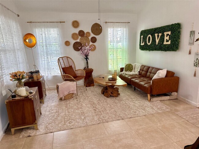 Building Photo - 415 32nd St