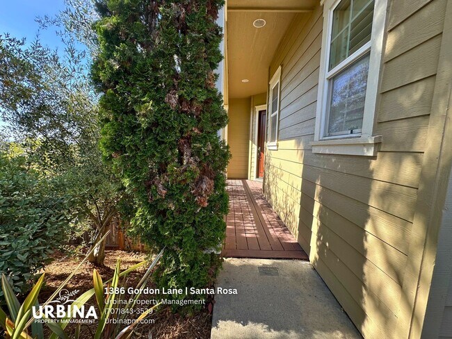 Building Photo - 1386 Gordon Ln