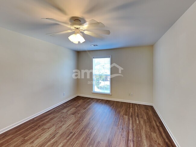 Building Photo - 420 Laurel Hills Dr