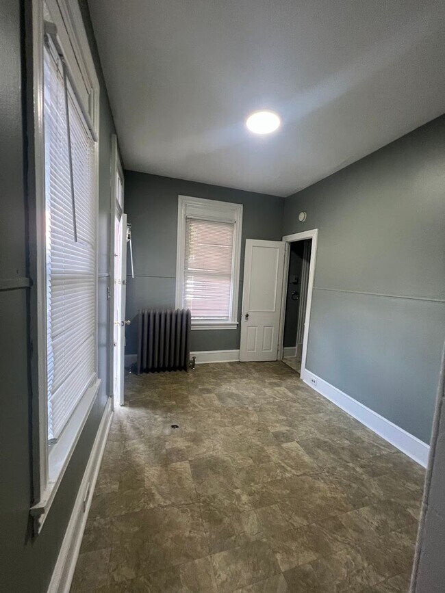 Building Photo - 405 Green Terrace