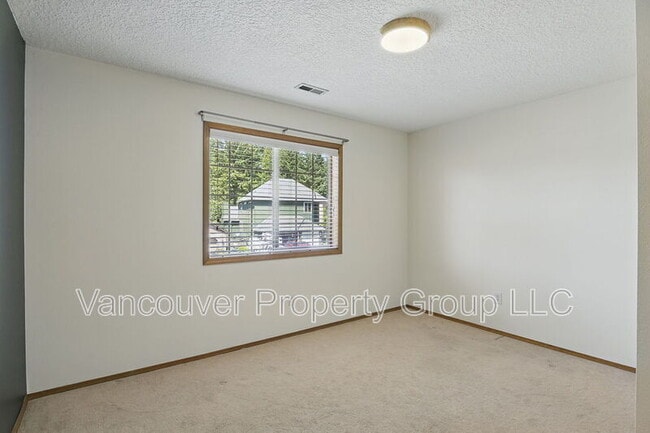 Building Photo - 10711 NE 31st Ave