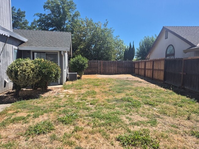 Building Photo - Updated 3 Bedroom Home