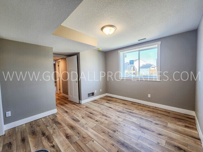 Building Photo - 6-Bedroom, 4-Bath Home in Waukee with Finished Basement & 3-Car Garage