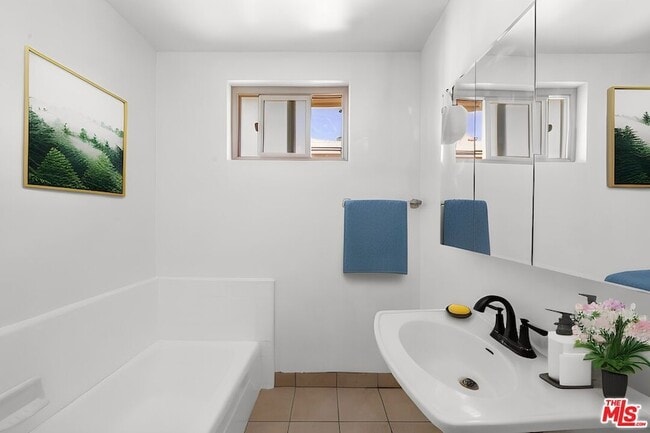 Building Photo - 11585 Riverside Dr