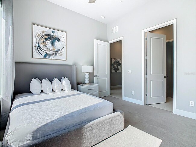 Building Photo - 7740 Sandy Ridge Dr