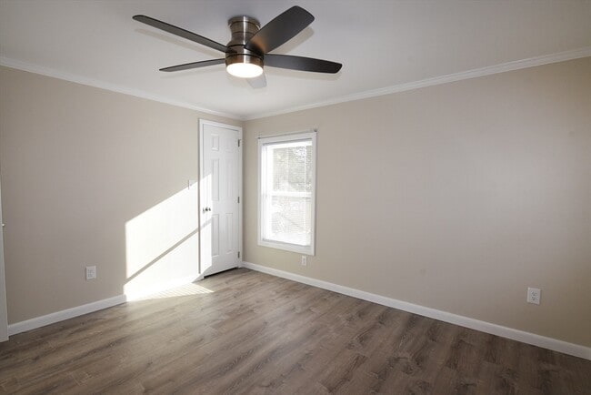 Building Photo - 6 Canterbury Ln