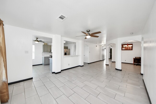 Building Photo - 3827 Dogwood Tr
