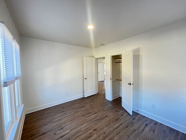 Building Photo - 644 Mountain View St