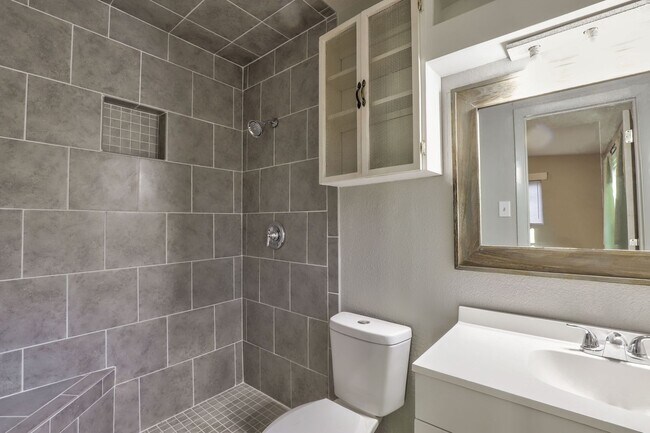 Building Photo - COMING SOON: 3 Bedroom 2 Bathroom House in Wake Village, TX